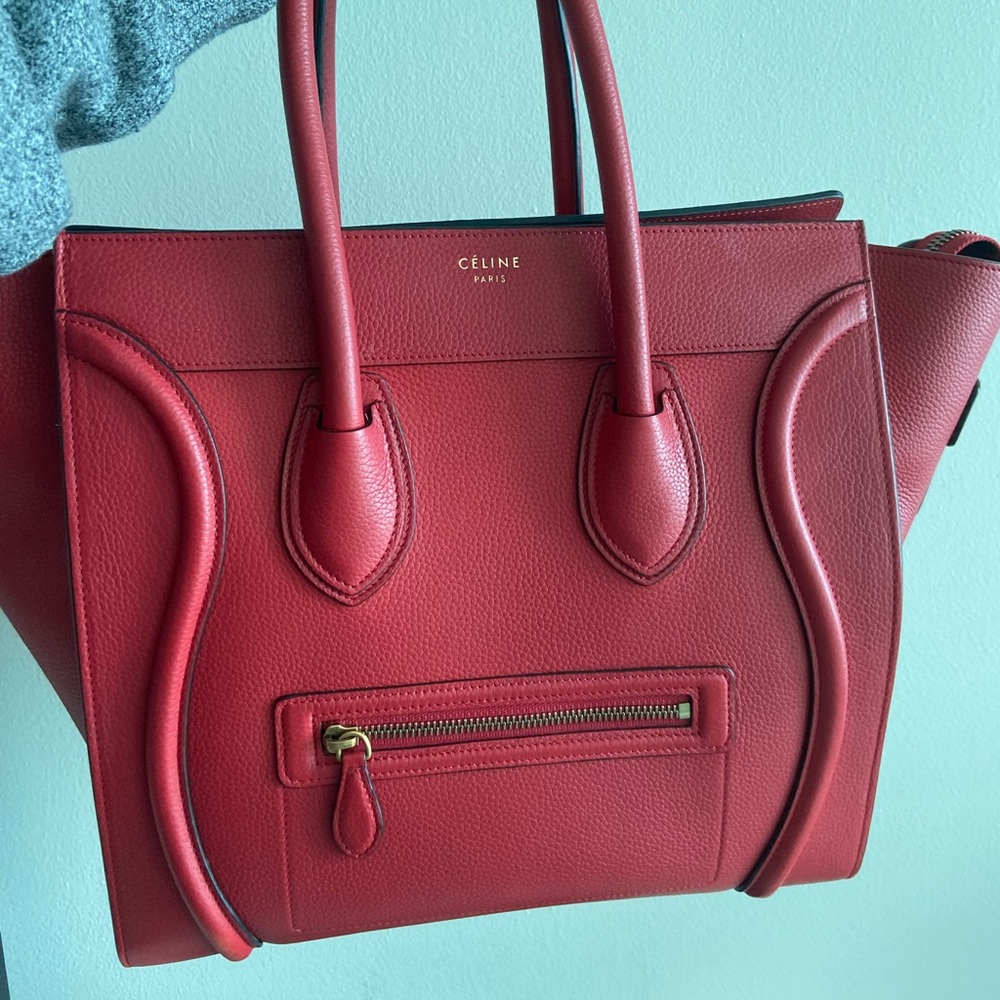 Almost new, excellent condition.
CELINE MINI LUGGAGE HANDBAG.